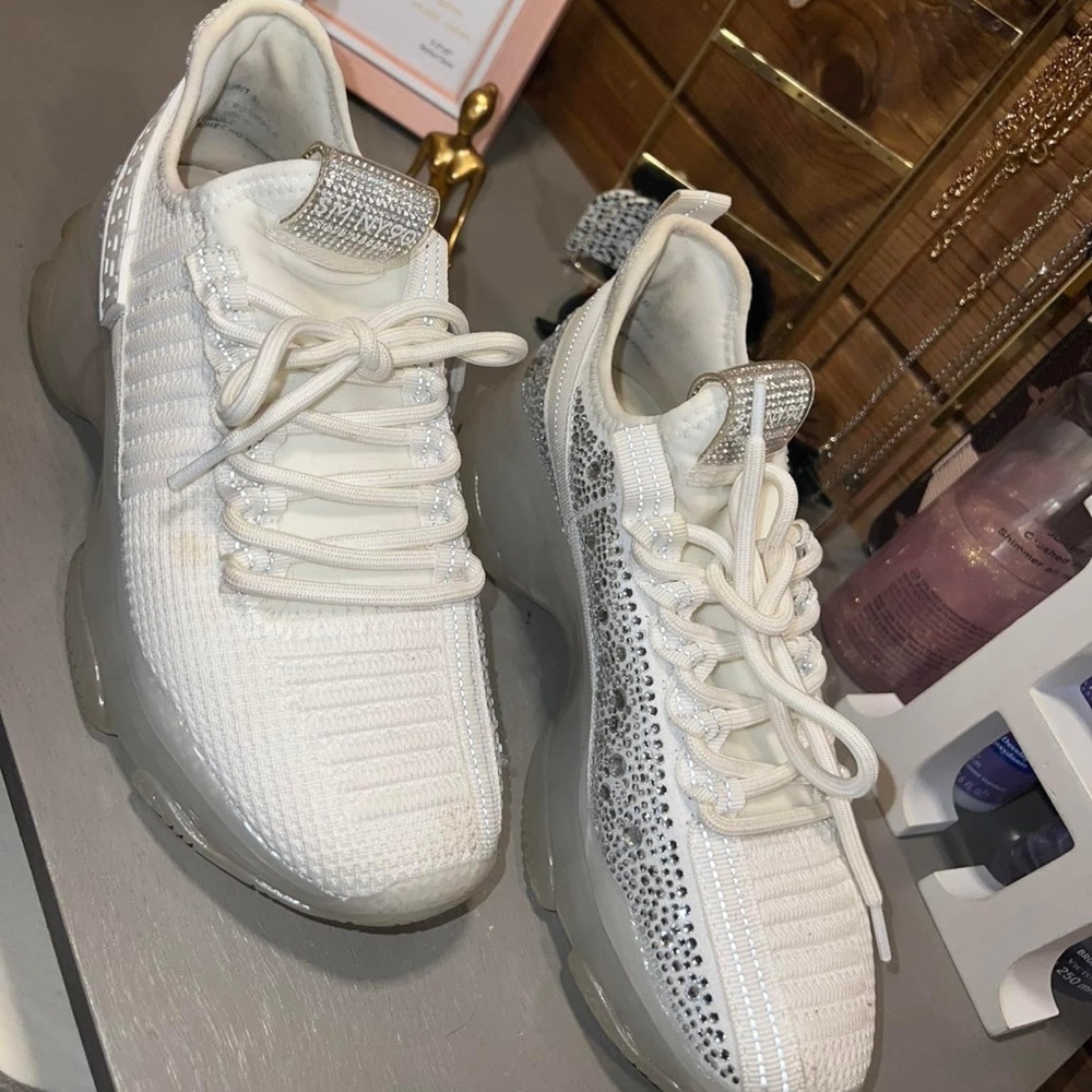 Steve Madden sneakers / size 7, worn once.